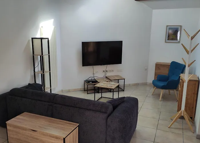 Bright House With Terrace And Garden - Caen Feriehus