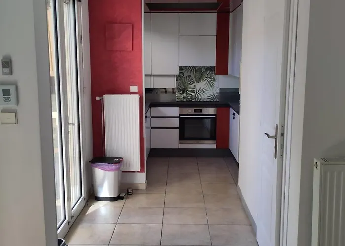 Bright House With Terrace And Garden - Caen Feriehus *